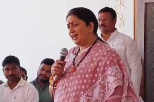 स्मृति ईरानी ने फिर साधा राहुल गांधी पर निशाना, कहा– इस बार नहीं खाएगी वायनाड की जनता धोखा स्मृति ईरानी ने फिर साधा राहुल गांधी पर निशाना, कहा– इस बार नहीं खाएगी वायनाड की जनता धोखा